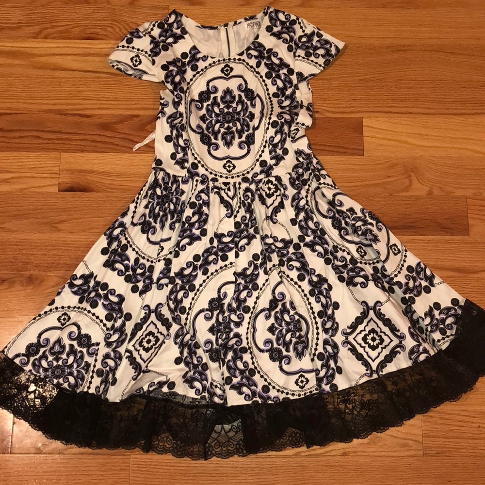 This is Australian size. 8 us. Beautiful dress!!